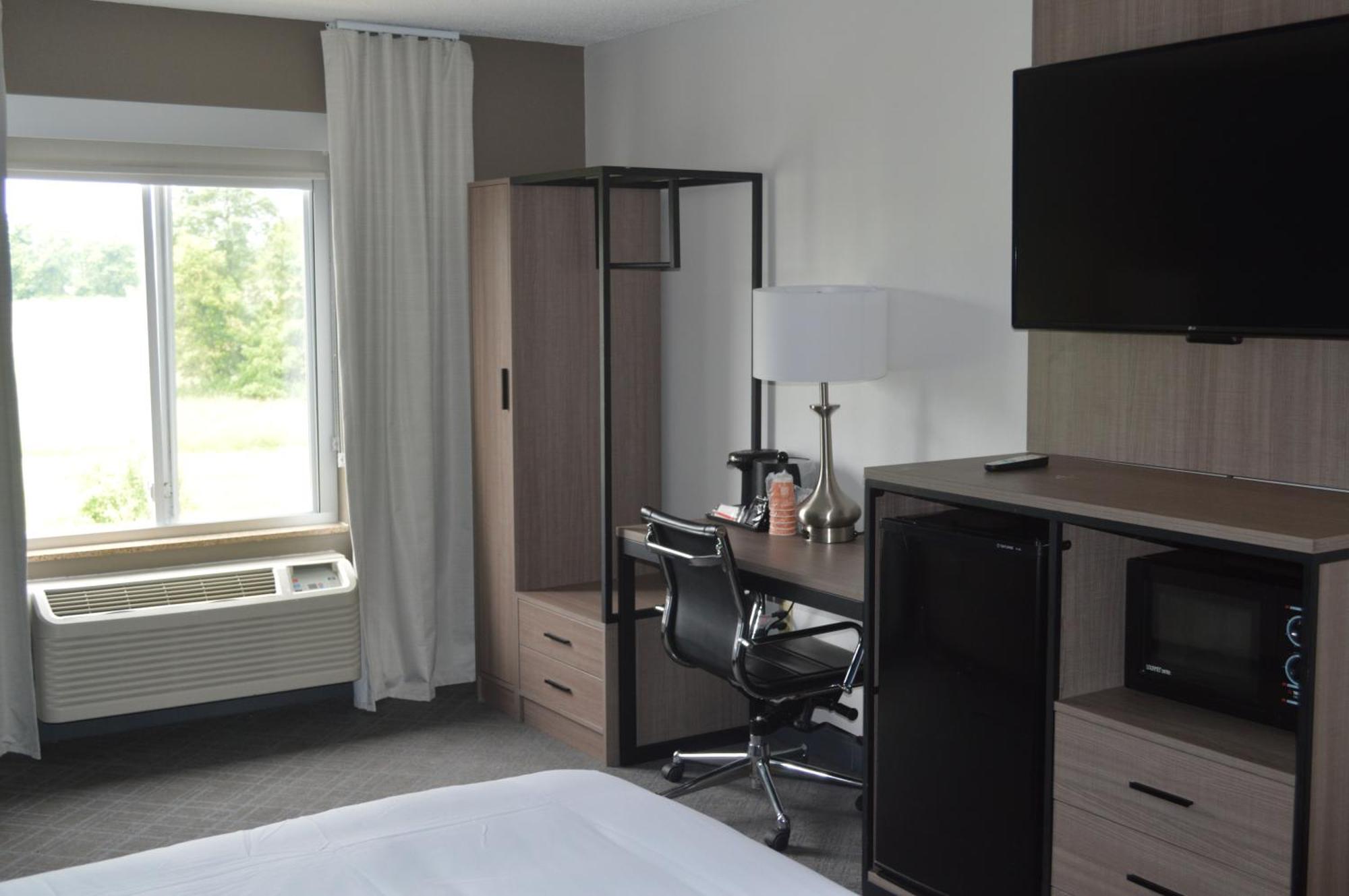 Comfort Inn & Suites Harrisburg-Hershey North Екстериор снимка