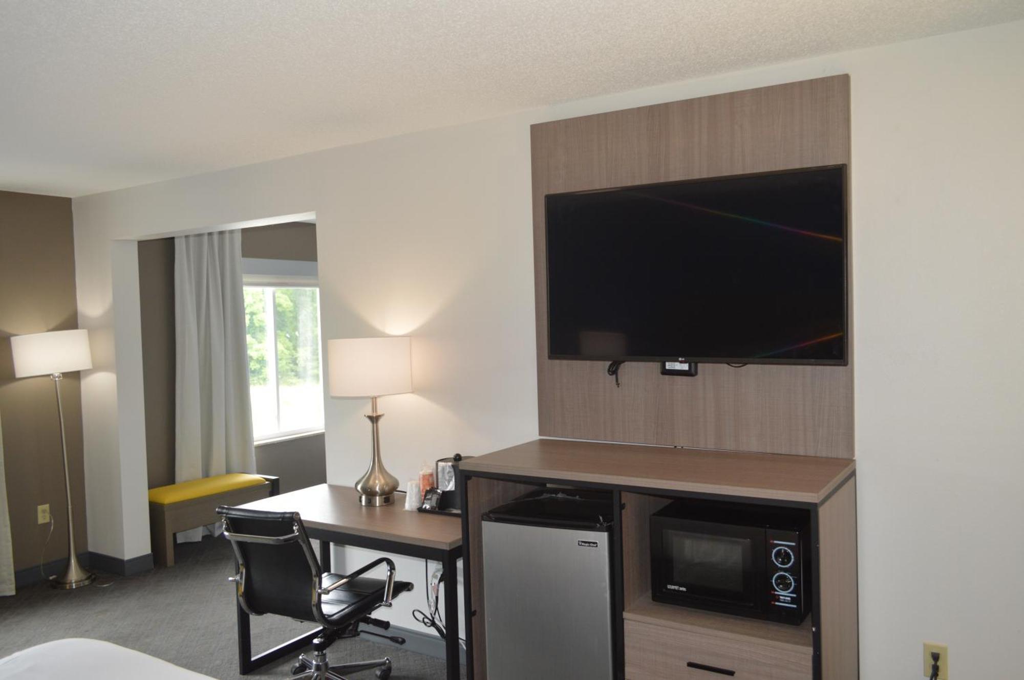 Comfort Inn & Suites Harrisburg-Hershey North Екстериор снимка
