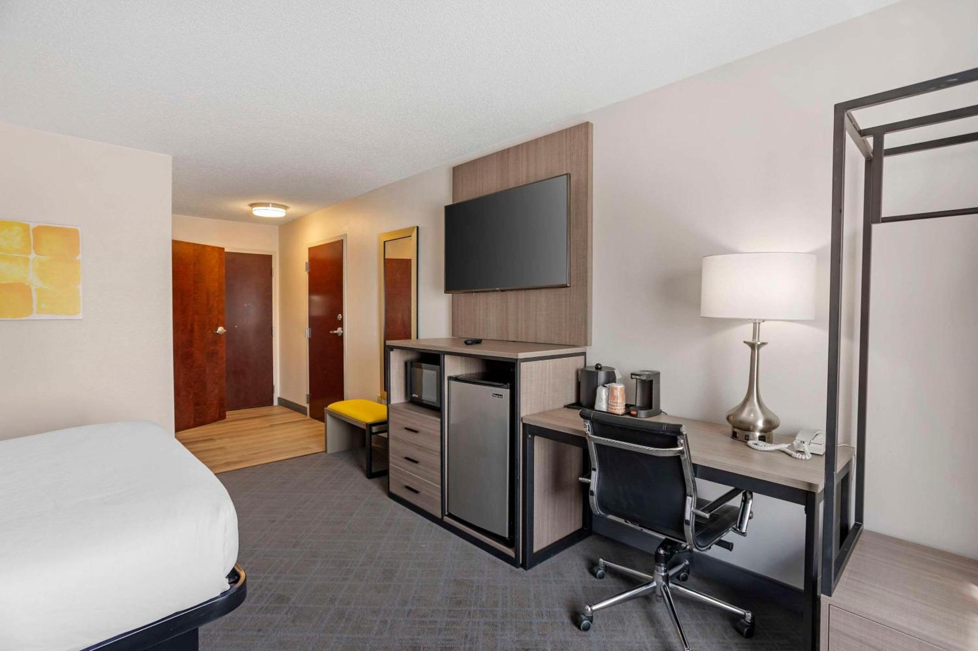 Comfort Inn & Suites Harrisburg-Hershey North Екстериор снимка
