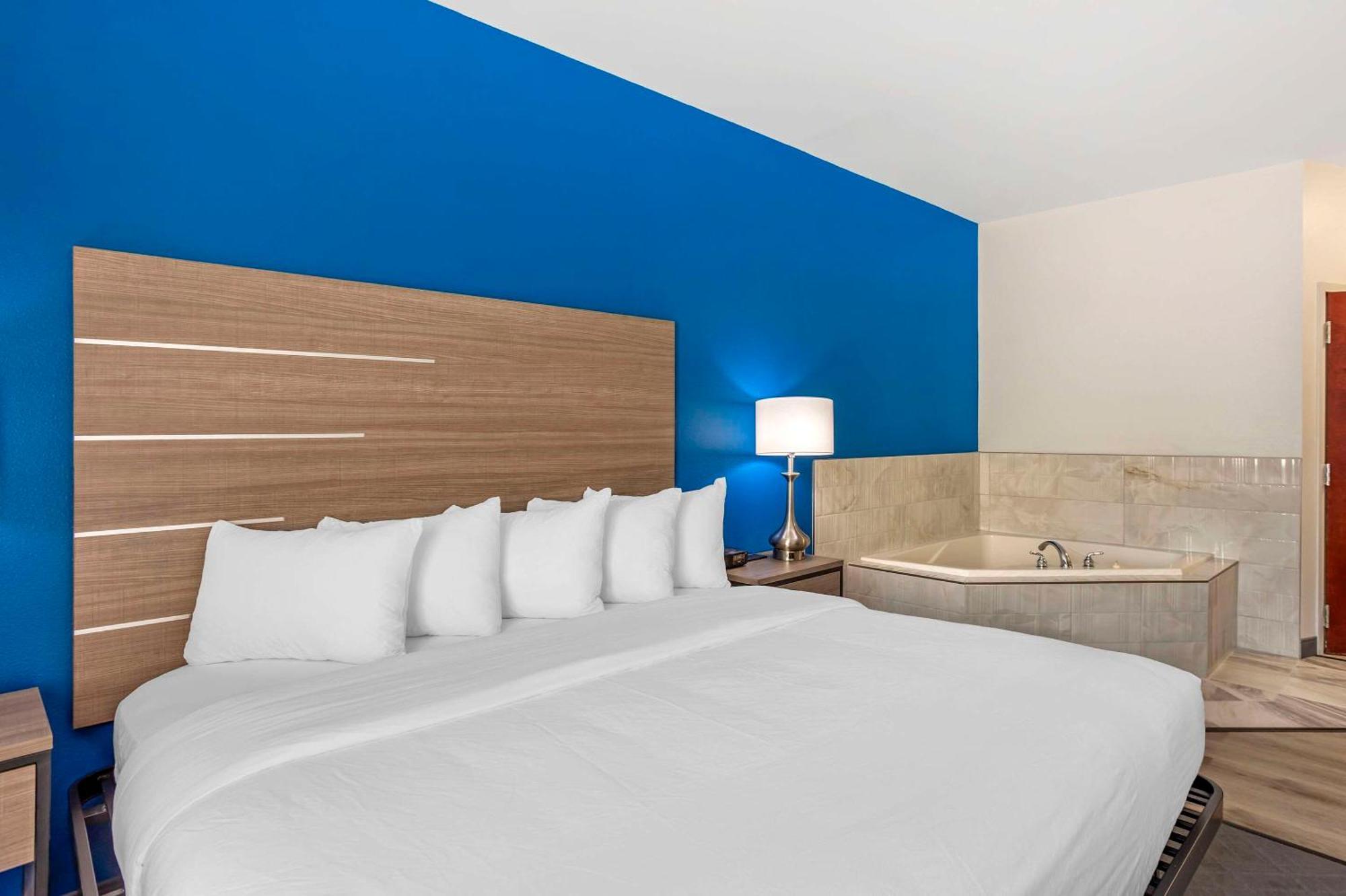 Comfort Inn & Suites Harrisburg-Hershey North Екстериор снимка