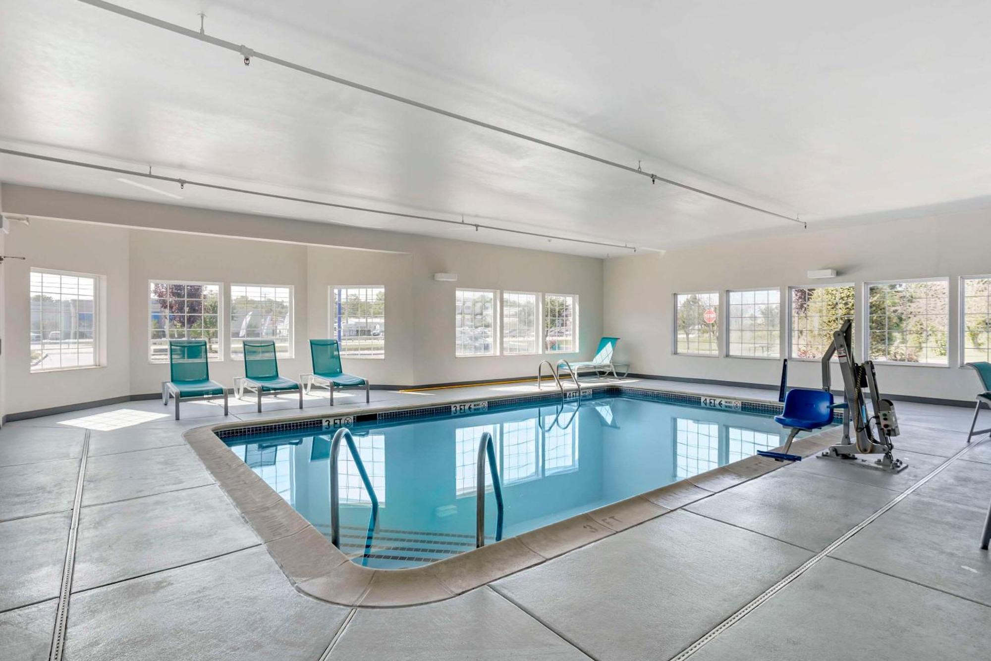 Comfort Inn & Suites Harrisburg-Hershey North Екстериор снимка