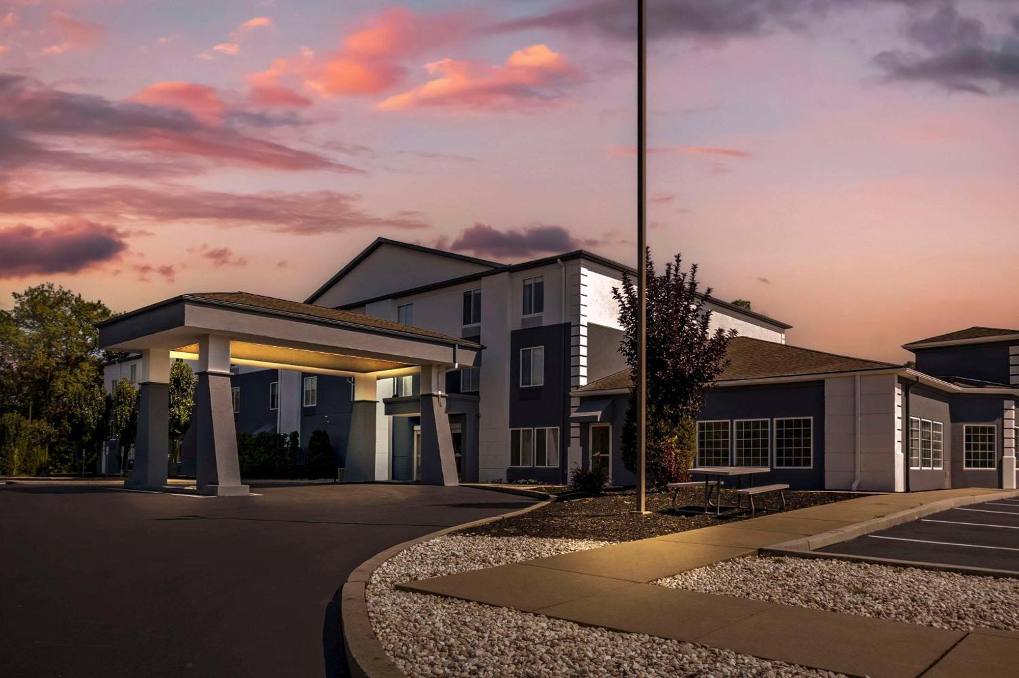 Comfort Inn & Suites Harrisburg-Hershey North Екстериор снимка