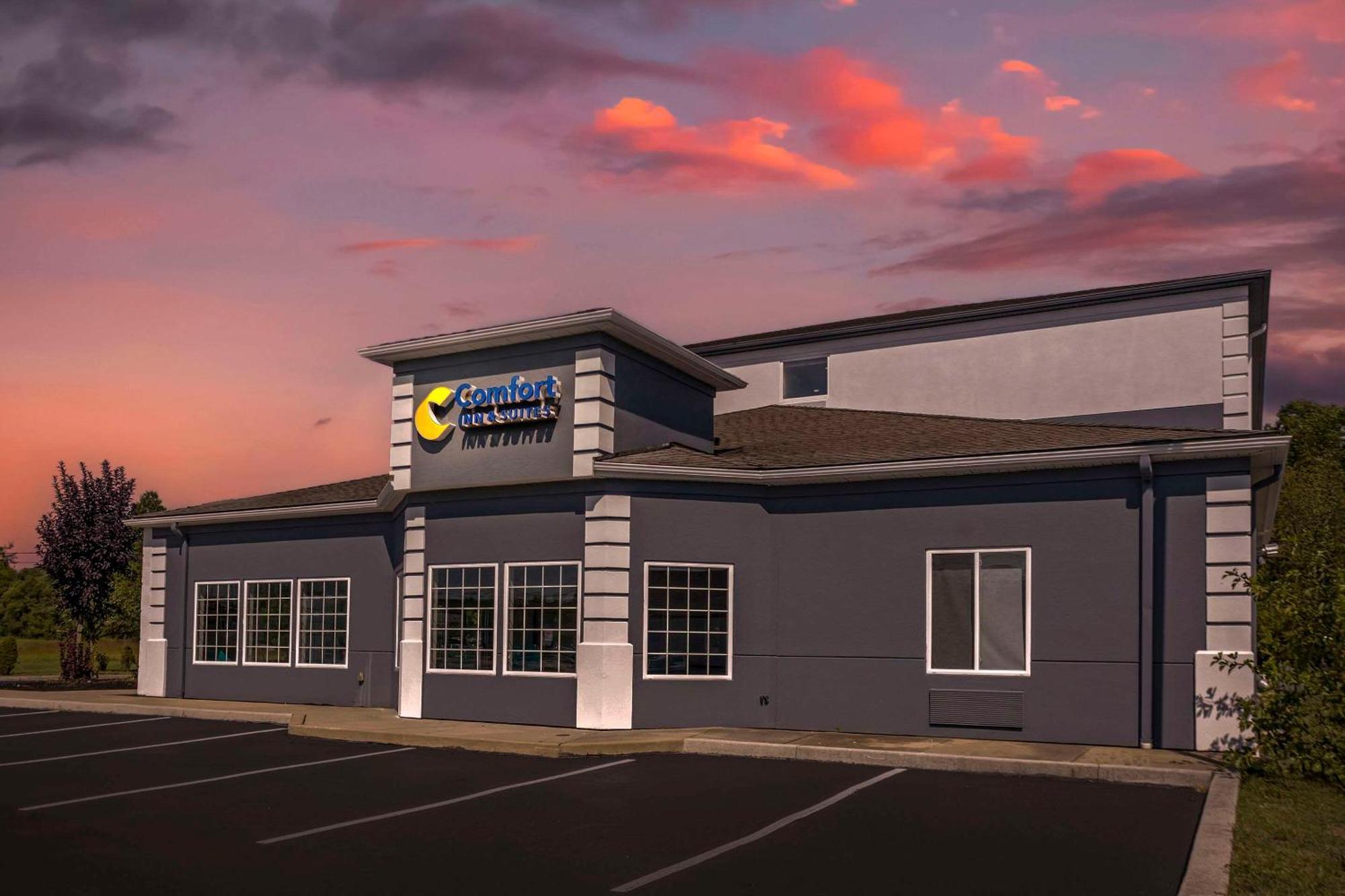 Comfort Inn & Suites Harrisburg-Hershey North Екстериор снимка